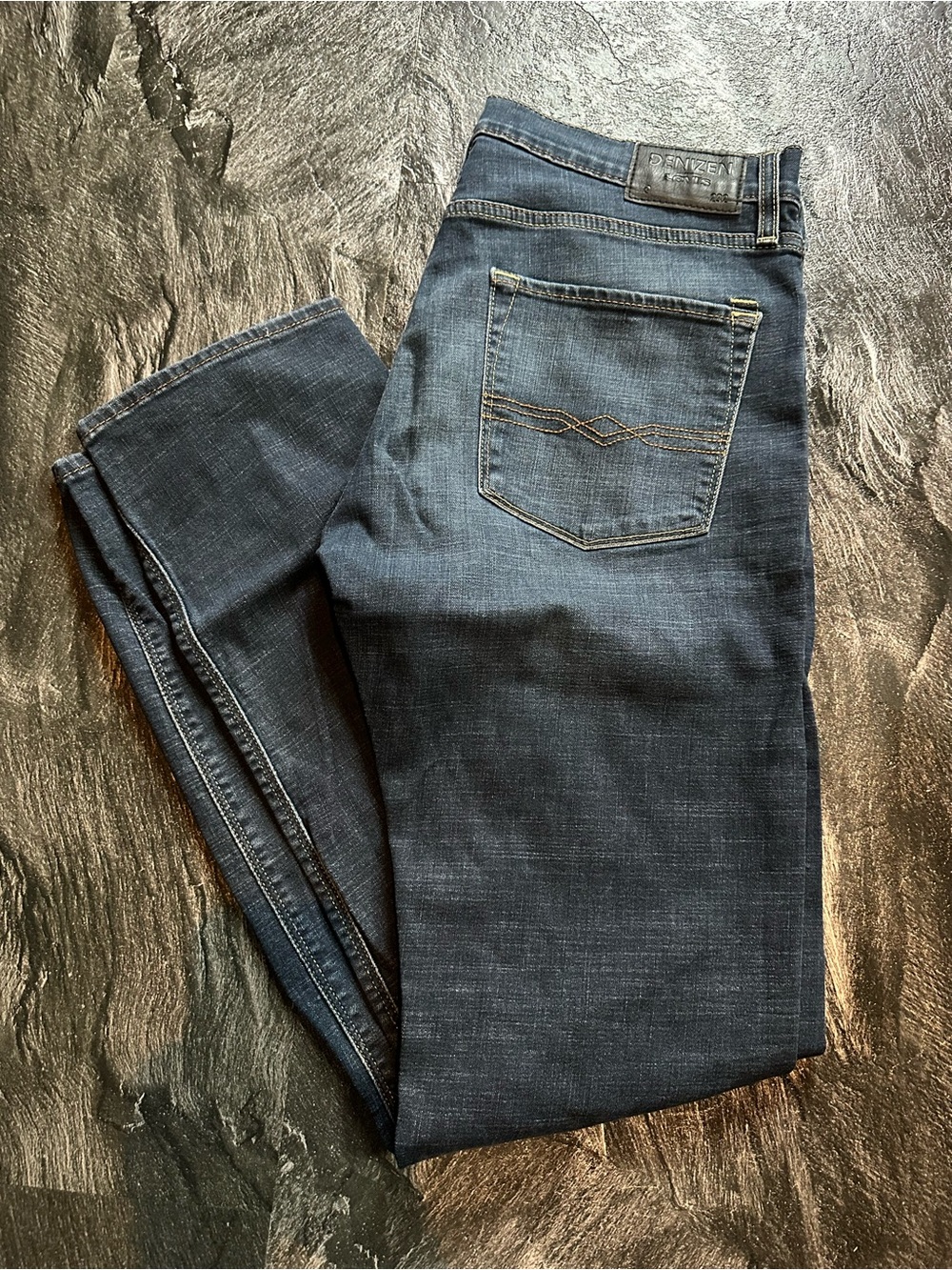 Levi's Slim Straight Men's Jeans in Dark Blue Denim